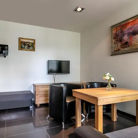 ホリデーパーク Osrodek Wczasowy Wodnik オストロボ