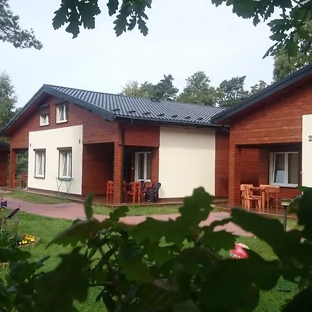 Osrodek Wczasowy Wodnik 3* オストロボ