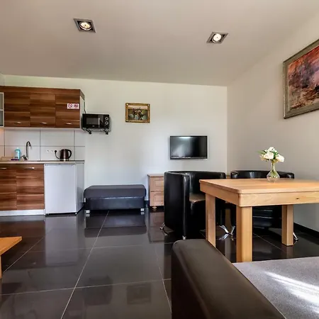 ホリデーパーク Osrodek Wczasowy Wodnik オストロボ