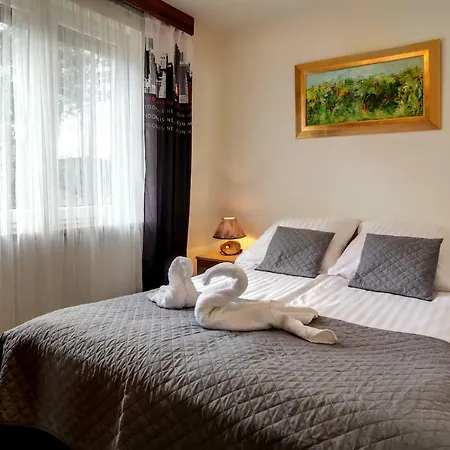 Osrodek Wczasowy Wodnik 3* オストロボ