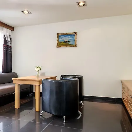 Osrodek Wczasowy Wodnik オストロボ