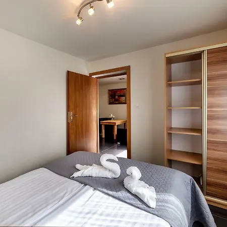 ホリデーパーク Osrodek Wczasowy Wodnik オストロボ