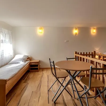 Osrodek Wczasowy Wodnik 3* オストロボ